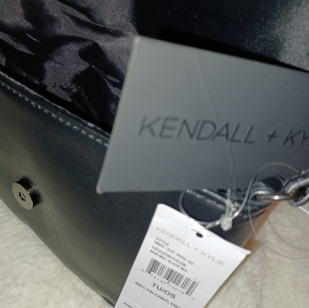 KENDALL + KYLIE NWT! Black Chain Purse - Picture 2 of 8